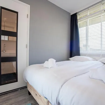 Blue Shell With Private Parking Garage Apartament Zandvoort