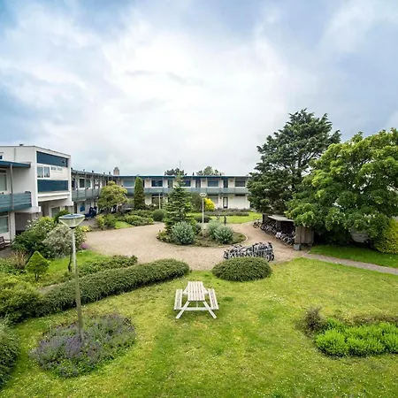 Blue Shell With Private Parking Garage *