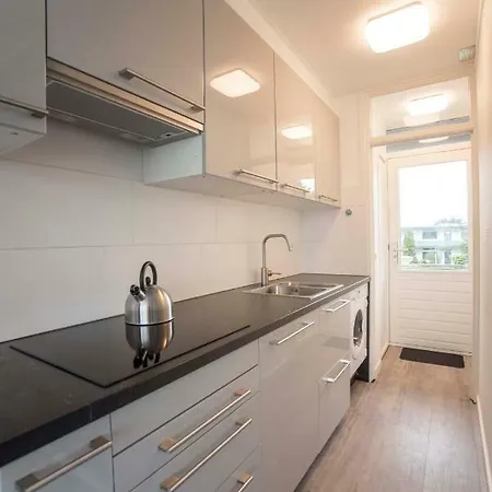 Blue Shell With Private Parking Garage Апартаменты