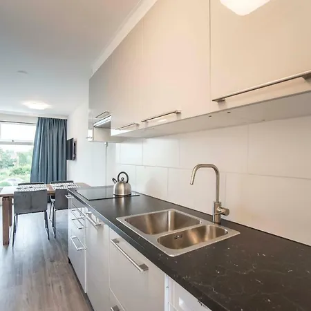 Апартаменты Blue Shell With Private Parking Garage Зандфорт