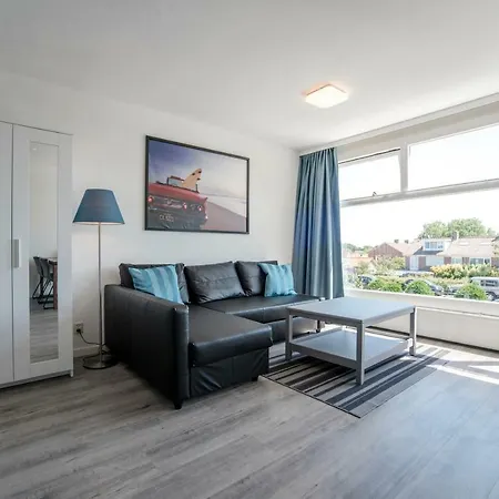 Апартаменты Blue Shell With Private Parking Garage