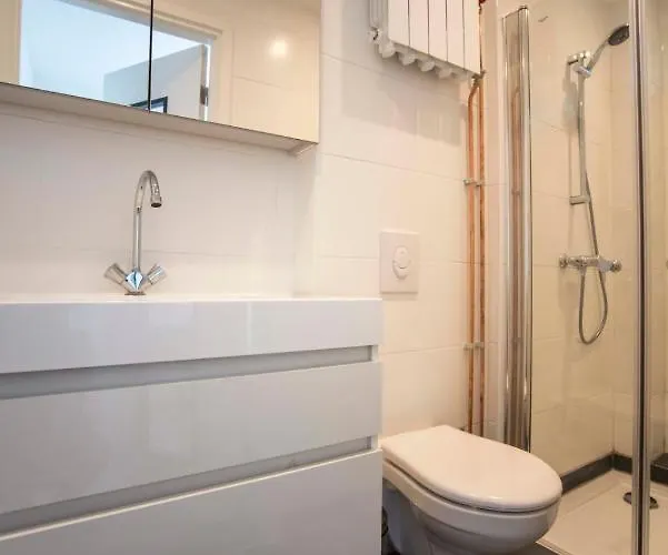 Blue Shell With Private Parking Garage