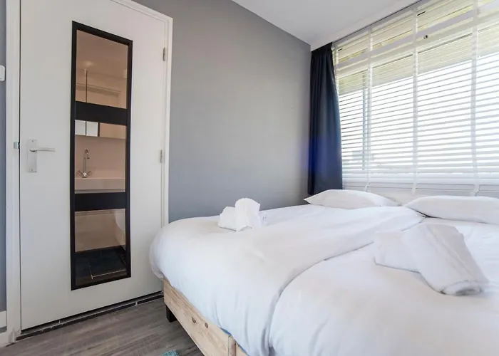 Blue Shell With Private Parking Garage Appartement Zandvoort