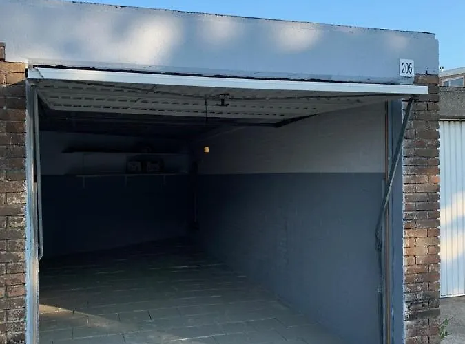 Blue Shell With Private Parking Garage Appartement Zandvoort